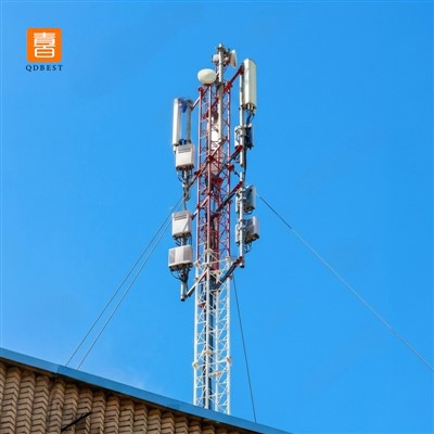 4nohá telekomunikační mikrovlnná věž